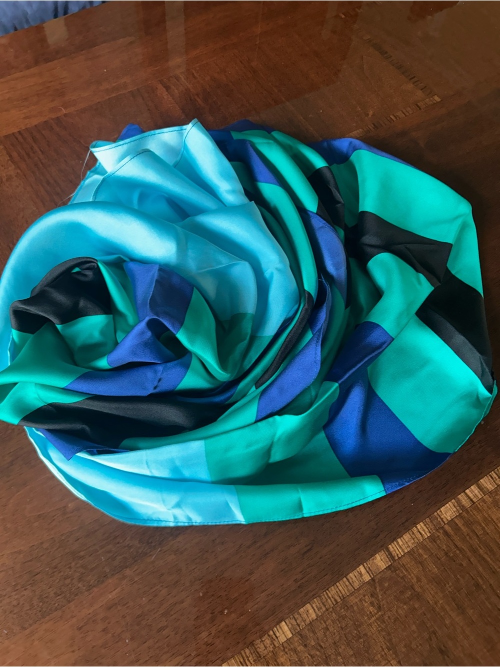 Teal, Turquoise & Navy Blue Satin Scarf 24“ x 70“ probably silk - Picture 10 of 10